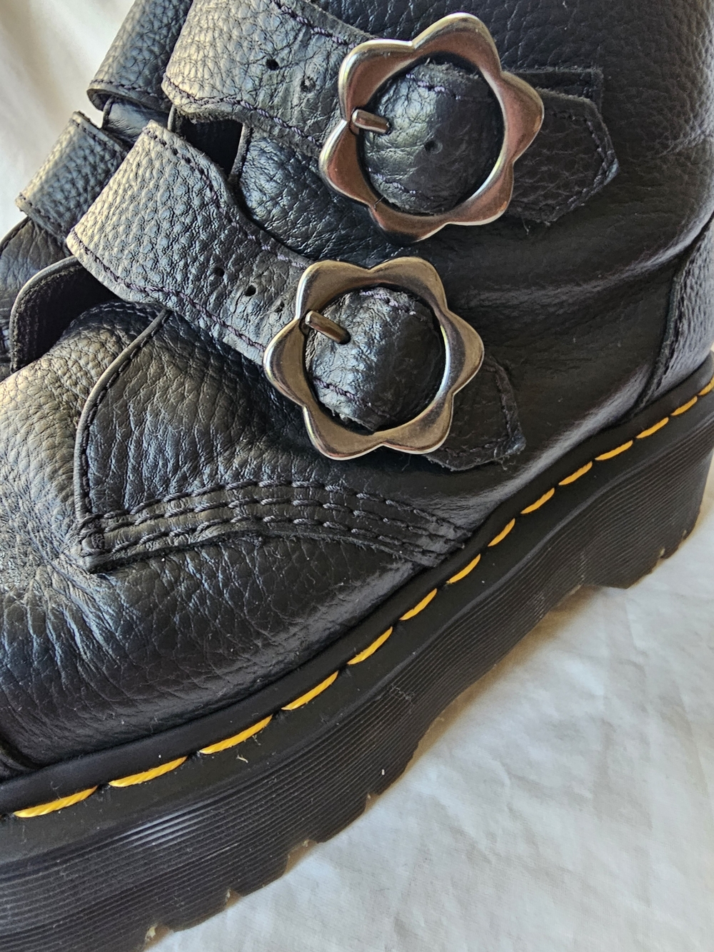 NWOT Dr. Martens Devon Flower Buckle Leather Platform Boots Black 8 USL - Picture 5 of 11